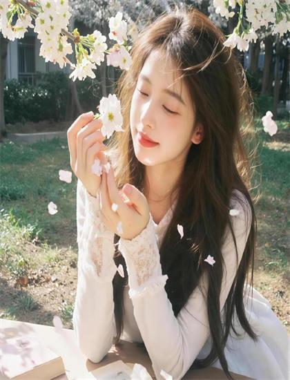 如何欣赏《花少团里有什么》？观看攻略教你把握情感线索与心理变化 提高审美能力